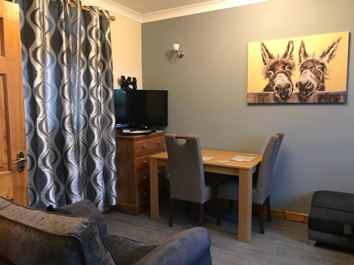 No 5 Newly Refurbished 4 Bedroom House Cononbridge Zewnętrze zdjęcie